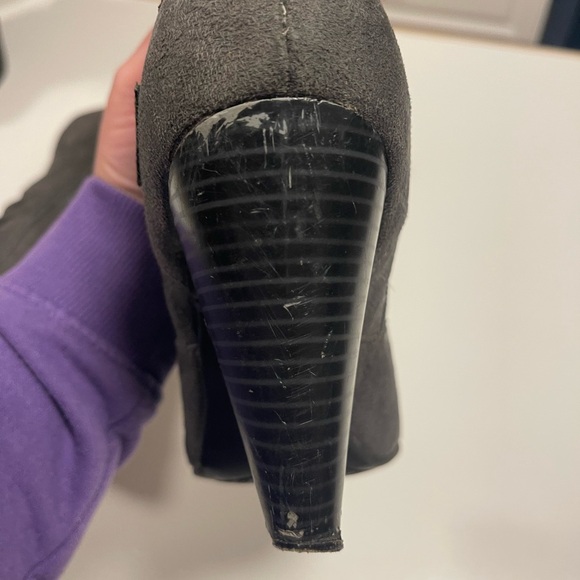 Apt 9 Gray Suede Heeled Boots - 9 - Picture 9 of 11